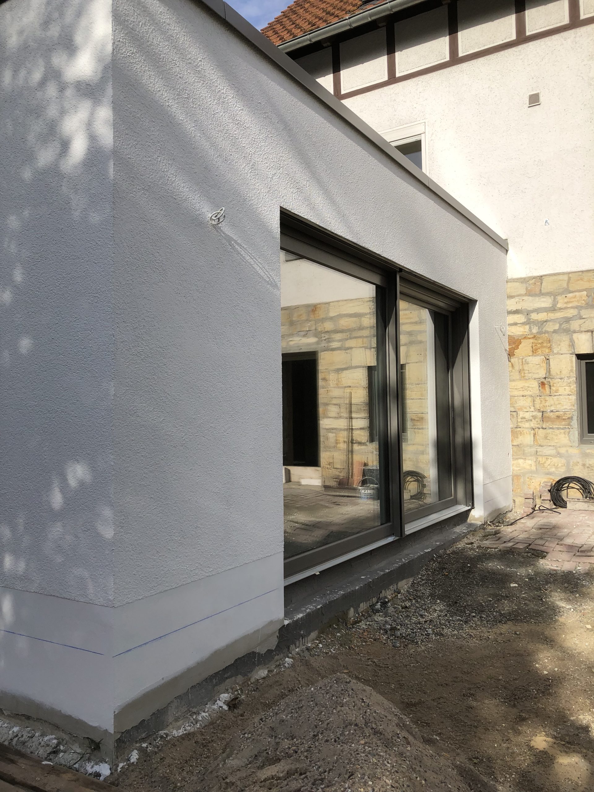 Außenfassade eines Wohnhausanbaus