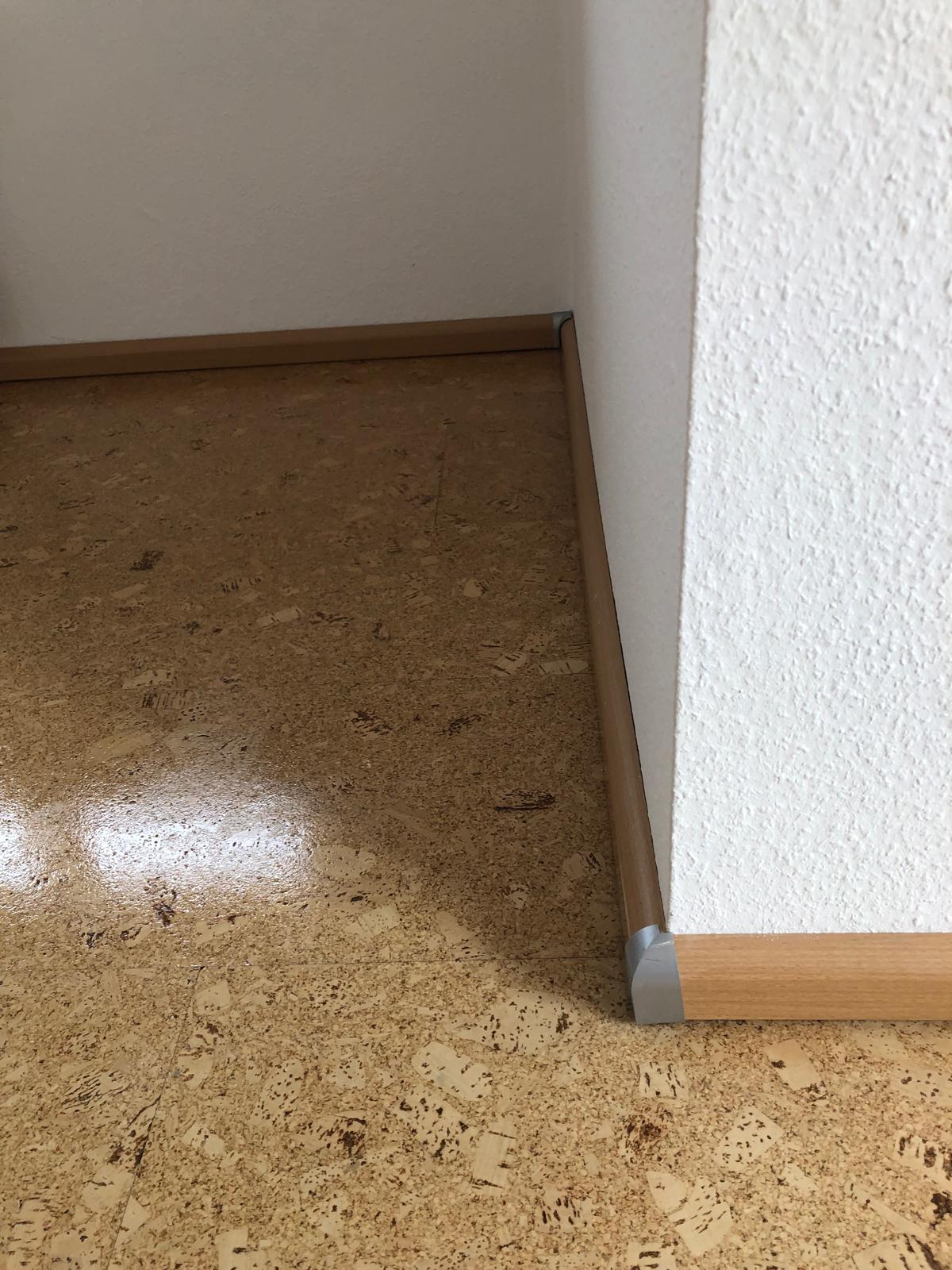 Abschlussleisten im Bodenbereich mit sauberem Wandanschluss
